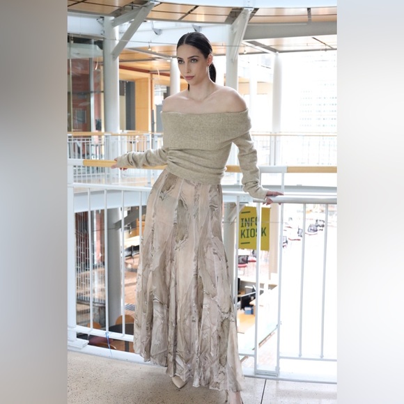 Skirt Cedar - Picture 1 of 2